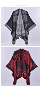 Présentation à plat de châles à motifs cachemire montrant le tissage jacquard