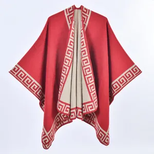 Châle en cachemire double face avec motif grec et design de poncho en tricot rouge