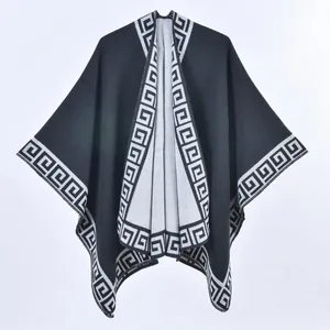 Châle poncho noir classique pour femme avec bordures à motifs de grecques