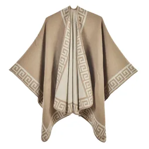 Châle en maille double face cachemire synthétique aux motifs géométriques vintage