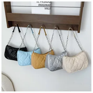 Détails des sacs à bandoulière matelassés en cinq couleurs tendance avec chaînes