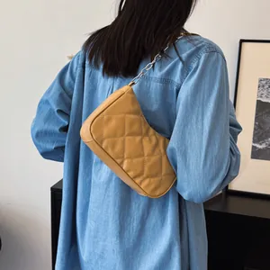Sac à bandoulière matelassé jaune gingembre avec bandoulière en chaîne argentée