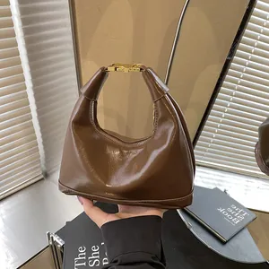 Sac à Main Hobo en Cuir PU Brillant Vintage pour Femmes Élégant Sac Bandoulière Demi-Lune Avec Boucle Métallique Dorée Sac Sous le Bras