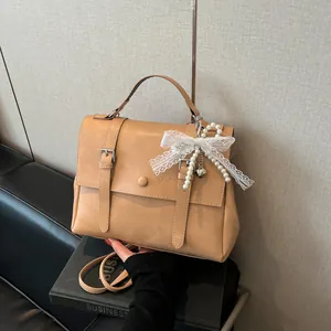 Borsa a Mano in Pelle PU Stile Accademia Retrò per Donna Grande Capacità Zaino Multiuso Tracolla Con Ciondolo Perla Artificial Pizzo