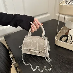 Borsa a Tracolla Mini a Clessidra di Design di Nicchia Donna Catena in Metallo Denim Pelle Sintetica Borsa a Spalla Quadrata