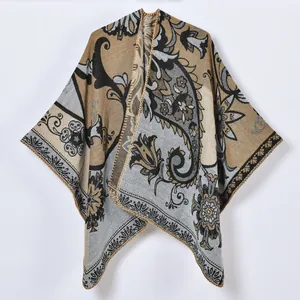Détails de la maille jacquard à motifs cachemire bohème et coutures sur le châle