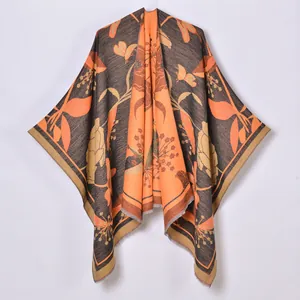 Scialle Poncho da Donna in Ecopashmina Vintage Floreale Farfalla Jacquard Sciarpa Con Nappine Cardigan Aperto Sul Davanti