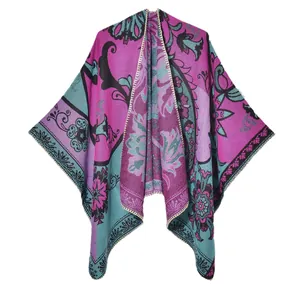 Poncho tricoté vintage pour femme avec motifs floraux jacquard et détails paisley