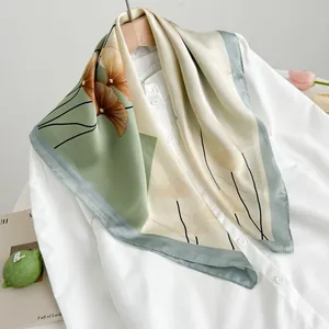 Élégant foulard en soie de 70 cm avec motif de ginkgo vert pour femmes pro