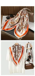 Détail d'un foulard en soie avec motif cachemire orange et affichage sur chemise