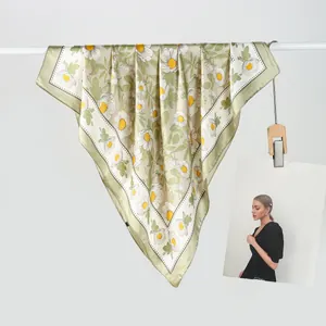 Elegant Daisy Floral Print Satin Square Scarf For Women Soft Silky Neck Scarf Head Wrap Hair Accessory For Daily Dating