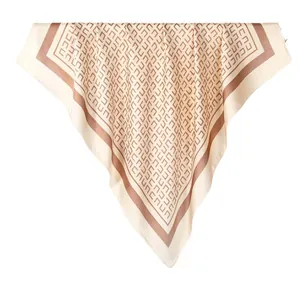 Carré de soie élégant 70cm à imprimé géométrique beige avec bordures marron