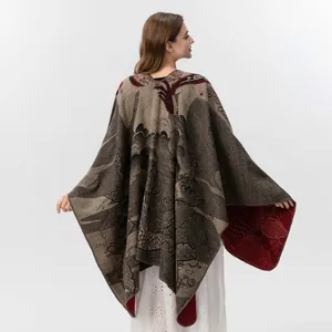 Dikke gebreide poncho sjaal voor dames met vintage jacquard koi-patronen in bruin