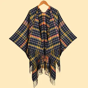 Châle cape pour femme avec motif à carreaux colorés et finitions à franges