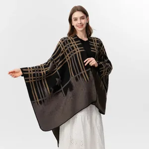 Scialle in maglia da donna autunno inverno con motivi a stelle e design a quadri