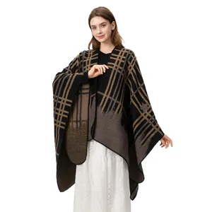 Scialle oversize da donna con motivo a quadri marrone e nero e bordi morbidi