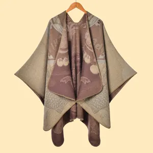 Gebreide sjaal-cape met koi-patroon en vintage bloemen jacquard in aardetinten