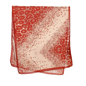 Sciarpa alla moda con stampa leopardata rossa e beige e morbida trama in tessuto
