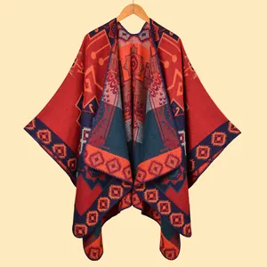 Châle poncho en tricot pour femme avec notes de musique et motifs ethniques