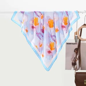 Elegante sciarpa in seta con motivo a tulipani ad acquerello e stampa floreale artistica