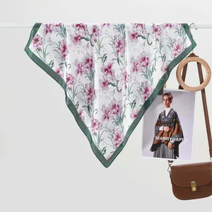 Carré en Satin Imprimé Floral Pastoral pour Femme Printemps Été Polyvalent Élégant Foulard de Cou Accessoires Mode Cheveux