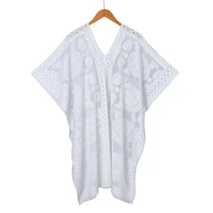 Witte kanten strand cover-up met V-hals en boho geborduurde bloemenpatronen