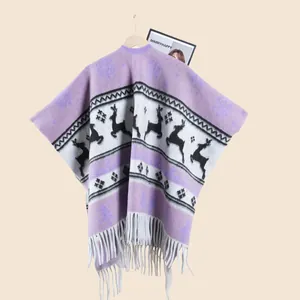 Châle en tricot de Noël violet et blanc avec motifs de rennes et pompons à franges