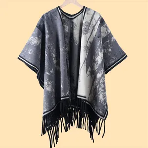 Châle en tricot pour femme avec motif de paysage à l'encre et finitions à franges
