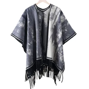 Poncho tricoté pour femme à imprimé paysage d'encre avec tissu épais et franges