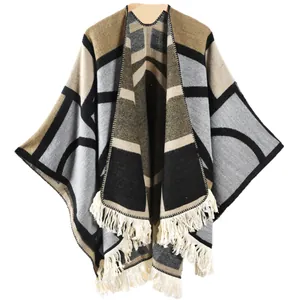 Poncho en tricot géométrique épais avec franges et châle fendu pour les voyages