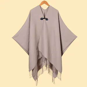 Braunes Strick-Poncho für Damen mit Leder-Schnalle, Fransen-Saum und offener Front