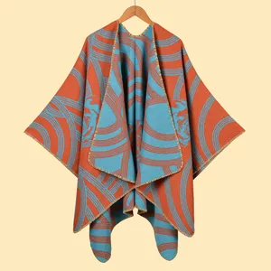 Poncho tricoté réversible orange et bleu avec motifs floraux et bordures faites main