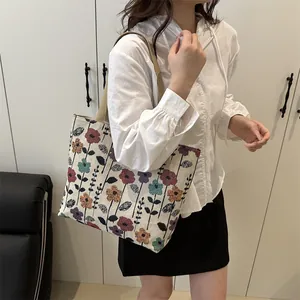 Ethnic retro floral jacquard tote bag with large capacity and durable woven handles