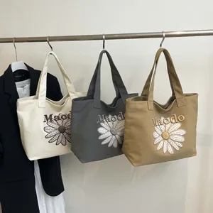 Retro canvas tote bag with large daisy embroidery in beige, grey and khaki colors