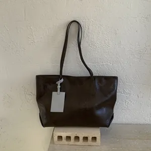 Women Large Capacity PU Leather Tote Bag Minimalist Retro Casual Shoulder Bag With Puppy Tag Fashion Commuter Handbag