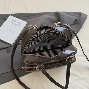 Sac fourre-tout vintage marron chocolat avec fermetures éclair et doublure rayée