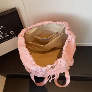 Sac à dos rose à cordon avec imprimé étoiles et compartiments de rangement