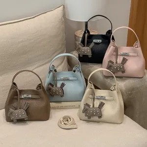 Damen Luxus PU Leder Eimertasche Minimalistisch Litschi Muster Handtasche Mit Drehverschluss Und Pferdeanhänger Schultertasche
