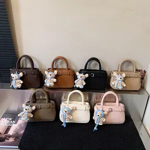 Mini tote bags in seven colors with lychee texture and cute bear charm on metal stand