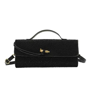 Sac à bandoulière chic en strass noirs avec fermoir nœud doré pour la mode printanière