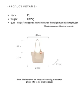 Dimensioni dettagliate della borsa tote beige intrecciata con misure dei manici