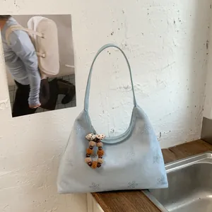 Borsa Sottobraccio Donna Con Fiori Di Strass E Pendaglio In Peluche In Pelle PU Texture Scamosciata Borsa A Spalla Per Pendolarismo Quotidiano Casual Moda