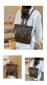 Dettaglio di uno zaino vintage in pelle PU marrone scuro con fibbie e cerniere laterali