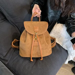 Zaino Retrò in Velluto da Donna con Coulisse Secchiello Gancio Dorato Grande Capacità Moda Pendolare Borsa a Tracolla
