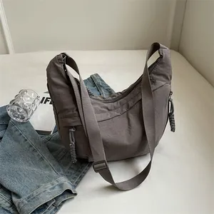 Sac Bandoulière Croissant en Tissu Oxford pour Femme Grande Capacité Couleur Unie Bandoulière Réglable Style Urbain
