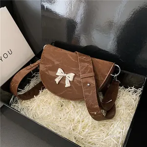 Sacoche de Selle Demi-Ronde avec Nœud Design de Niche Pour Femme Sac à Épaule Bandoulière en Cuir PU Plissé Rétro