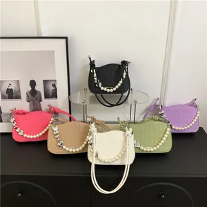 Sac bandoulière matelassé pour femme avec chaîne perles et cœur en cinq coloris