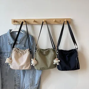 Grand sac seau à cordon de style japonais en beige olive et noir pour femme