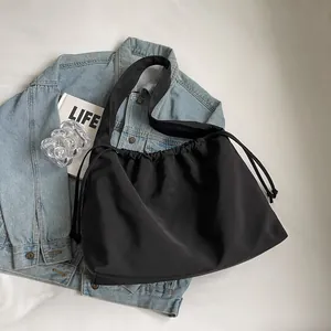 Borsa tote minimalista in tela nera con coulisse e grande capacità per l'uso quotidiano