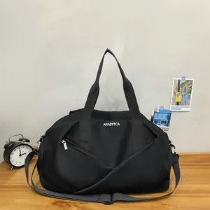 Bolsa deportiva negra con separación en seco y húmedo y correa ajustable para hombro